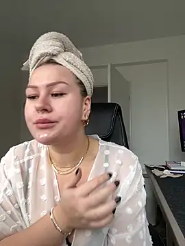 Snapshot of Fancy-Francy chatting on January 2025 10:38:01 AM Fancy-Francy online show from January 2025 10:38:01 AM