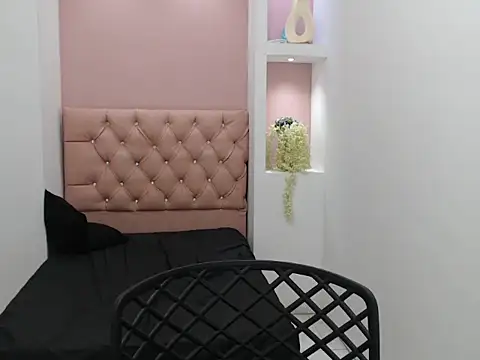 Snapshot of Dona_Tela chatting on October 2025 08:37:02 PM Dona Tela online show from October 2025 08:37:02 PM