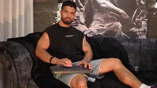 DannSaenz online show from November 2025 08:43:01 PM