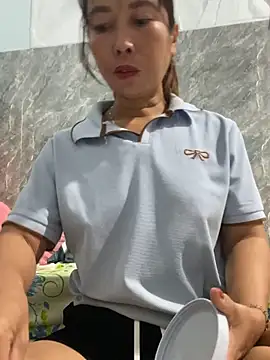 Linaannn online show from November 2025 11:19:02 PM