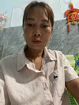 Linaannn online show from March 2026 11:27:02 PM