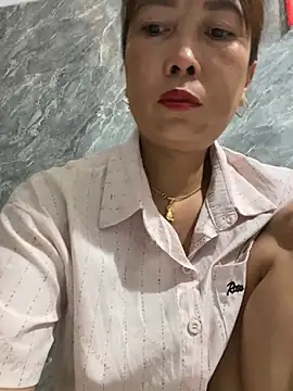 Linaannn online show from May 2026 11:11:01 PM