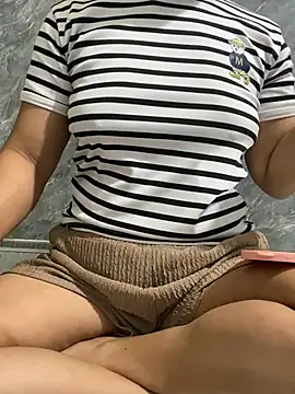 Linaannn online show from May 2026 11:33:02 PM