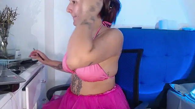 Snapshot of luna_palmerau chatting on November 2025 10:20:01 PM luna palmerau online show from November 2025 10:20:01 PM