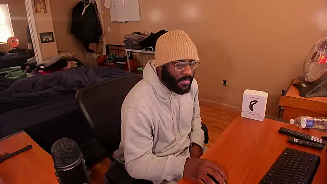 MrChuckDailyXXX online show from December 2024 01:24:02 PM