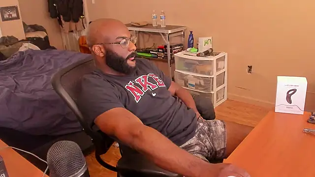 MrChuckDailyXXX online show from January 2025 04:11:02 PM