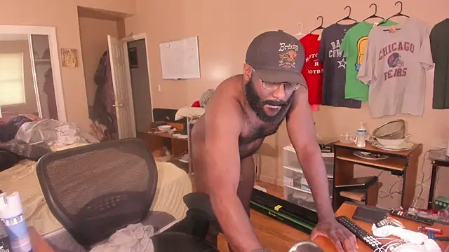 MrChuckDailyXXX online show from October 2025 08:28:02 PM