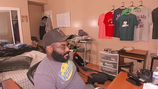 MrChuckDailyXXX online show from October 2025 05:05:01 AM