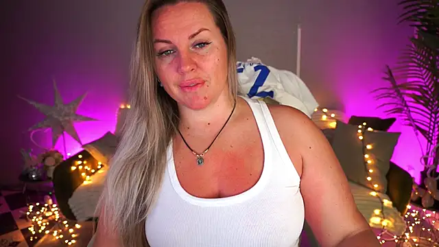 KiraCandyS online show from June 2026 08:04:01 PM