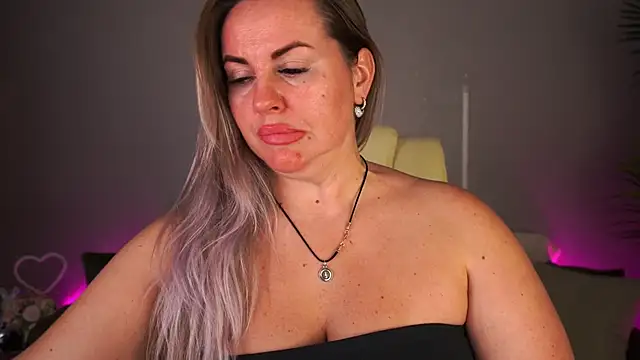 KiraCandyS online show from June 2026 08:07:02 PM