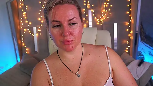 KiraCandyS online show from June 2026 07:49:01 PM