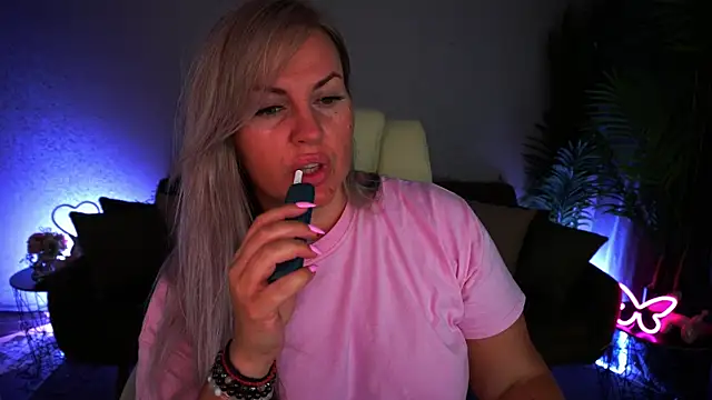 KiraCandyS online show from June 2026 07:40:01 PM