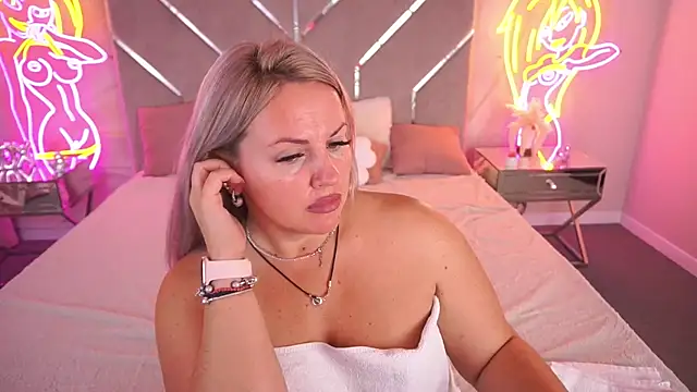 KiraCandyS online show from July 2026 07:05:02 PM