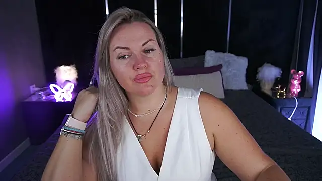 KiraCandyS online show from July 2026 08:01:02 PM
