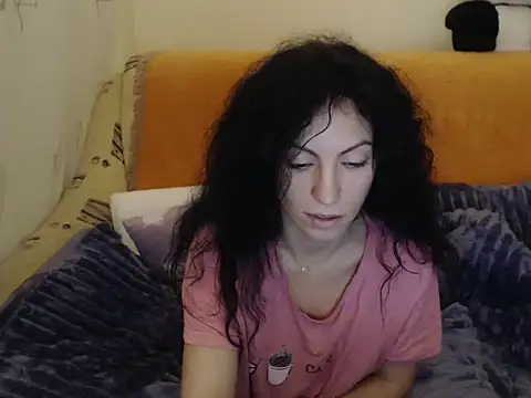 Snapshot of Emmatoo chatting on December 2025 06:11:01 AM Emmatoo online show from December 2025 06:11:01 AM