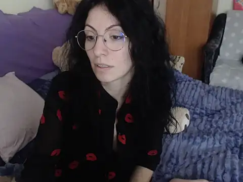Snapshot of Emmatoo chatting on January 2026 01:05:01 PM Emmatoo online show from January 2026 01:05:01 PM