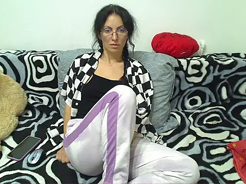 Snapshot of Emmatoo chatting on April 2026 11:32:02 PM Emmatoo online show from April 2026 11:32:02 PM