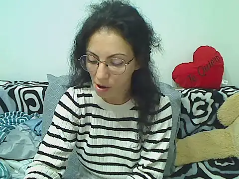 Snapshot of Emmatoo chatting on April 2026 03:02:01 AM Emmatoo online show from April 2026 03:02:01 AM