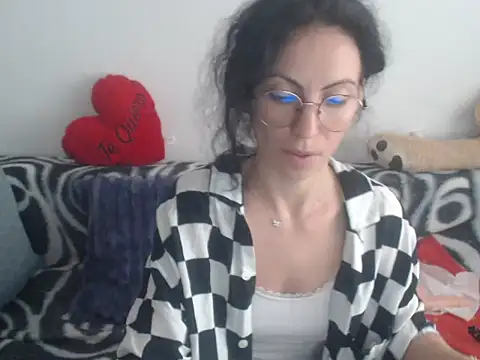 Snapshot of Emmatoo chatting on April 2026 03:08:01 PM Emmatoo online show from April 2026 03:08:01 PM