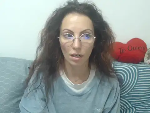 Snapshot of Emmatoo chatting on April 2026 12:53:01 AM Emmatoo online show from April 2026 12:53:01 AM