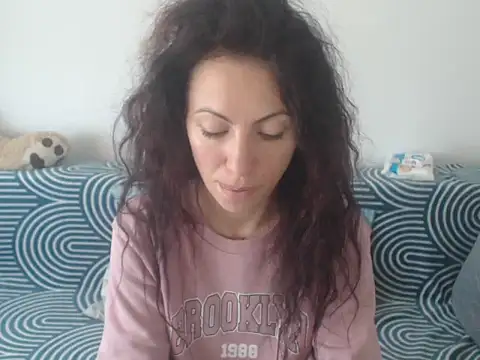 Snapshot of Emmatoo chatting on May 2026 09:49:01 AM Emmatoo online show from May 2026 09:49:01 AM