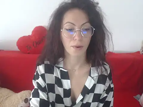 Snapshot of Emmatoo chatting on May 2026 11:48:02 AM Emmatoo online show from May 2026 11:48:02 AM