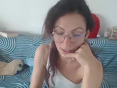 Snapshot of Emmatoo chatting on May 2026 04:04:02 PM Emmatoo online show from May 2026 04:04:02 PM