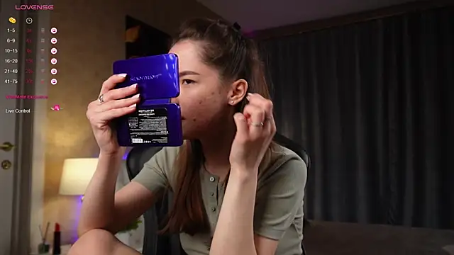 Snapshot of Amely_Young chatting on February 2025 04:10:01 AM Amely Young online show from February 2025 04:10:01 AM