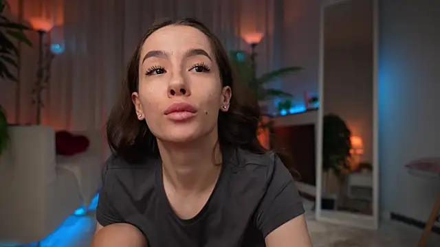 Amely Young online show from June 2026 02:27:01 AM
