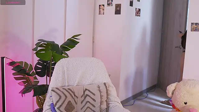 Angeeel  online show from April 2026 05:30:01 PM