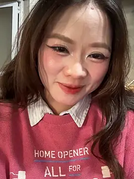 Snapshot of Hellen_111 chatting on October 2025 08:18:02 AM Hellen 111 online show from October 2025 08:18:02 AM