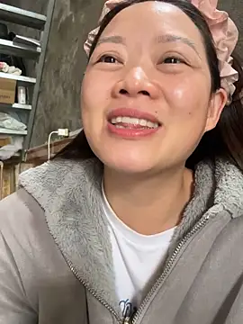 Snapshot of Hellen_111 chatting on October 2025 06:37:02 AM Hellen 111 online show from October 2025 06:37:02 AM