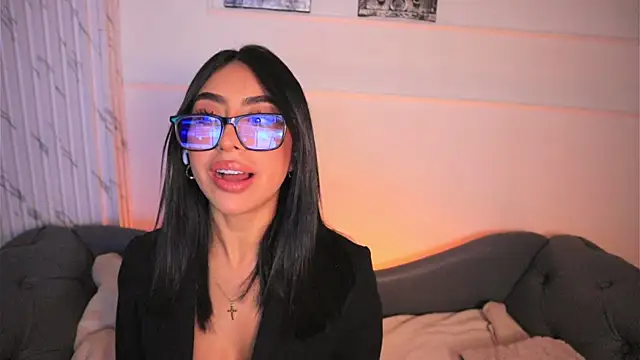 Sara albrecht online show from October 2025 12:33:02 AM