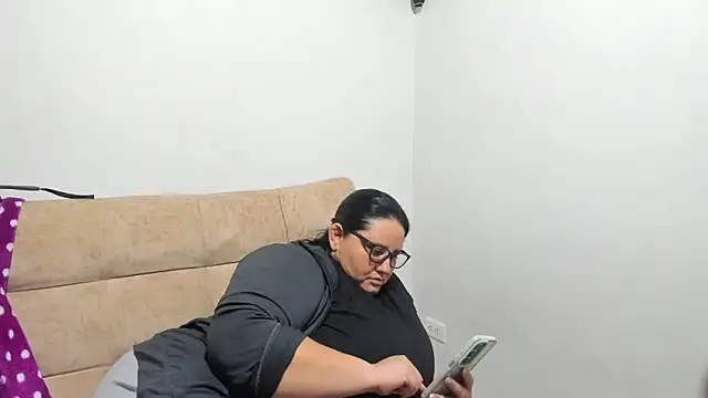 tetasgrandes karol online show from November 2025 12:42:02 AM