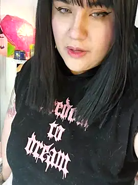 ItsNaiixa online show from September 2025 01:02:02 PM