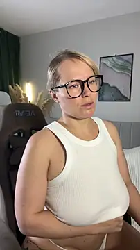 Snapshot of Charming_Daphny chatting on June 2026 07:47:02 AM Charming Daphny online show from June 2026 07:47:02 AM