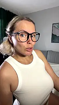 Snapshot of Charming_Daphny chatting on July 2026 07:32:02 AM Charming Daphny online show from July 2026 07:32:02 AM