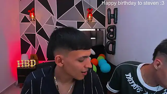 Snapshot of Juan_Nd_Steven chatting on May 2026 09:01:02 PM Juan Nd Steven online show from May 2026 09:01:02 PM