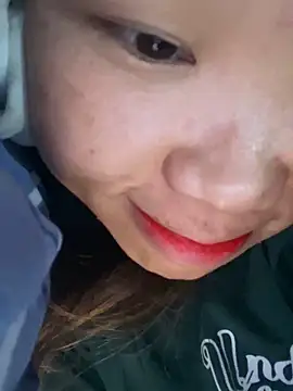 Snapshot of Laura8910 chatting on December 2024 07:47:02 AM Laura8910 online show from December 2024 07:47:02 AM