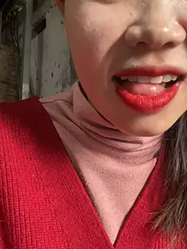 Snapshot of Laura8910 chatting on February 2025 03:42:01 AM Laura8910 online show from February 2025 03:42:01 AM