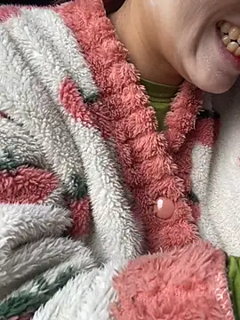 Snapshot of Laura8910 chatting on March 2025 03:14:01 AM Laura8910 online show from March 2025 03:14:01 AM