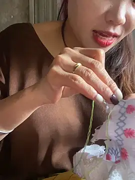 Snapshot of Laura8910 chatting on March 2025 05:21:02 AM Laura8910 online show from March 2025 05:21:02 AM