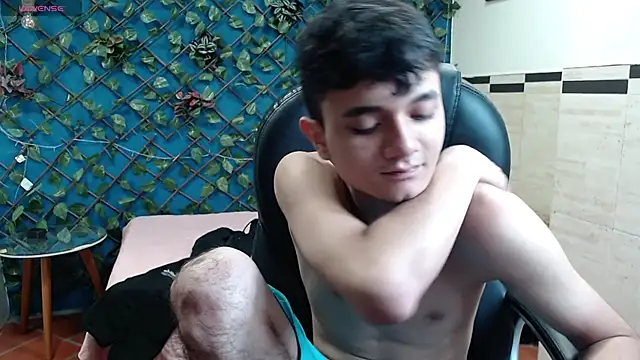 Snapshot of Waturox chatting on November 2025 07:14:01 PM Waturox online show from November 2025 07:14:01 PM