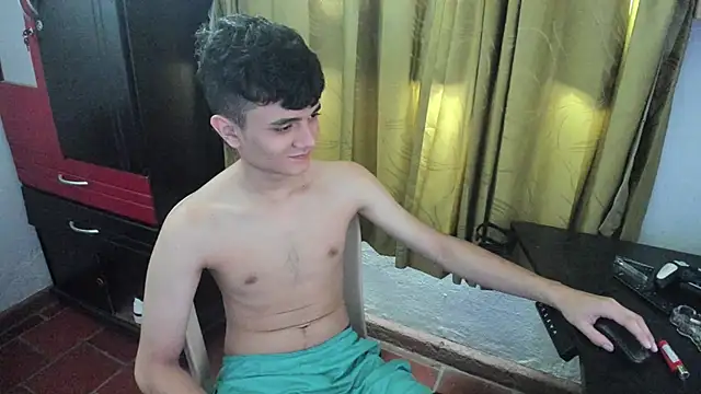 Snapshot of Waturox chatting on December 2025 03:50:02 PM Waturox online show from December 2025 03:50:02 PM