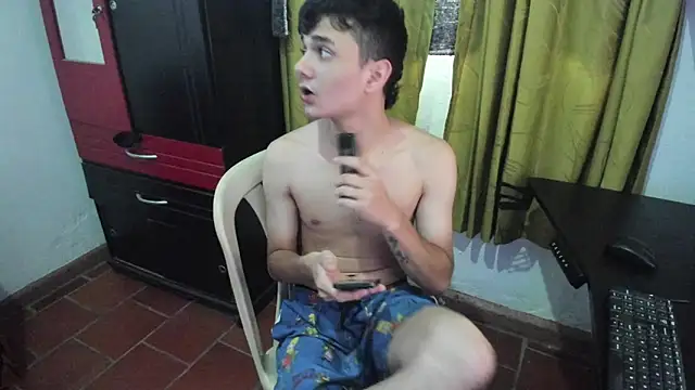 Snapshot of Waturox chatting on March 2026 09:40:02 PM Waturox online show from March 2026 09:40:02 PM