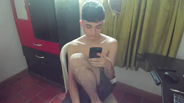 Snapshot of Waturox chatting on April 2026 08:39:01 PM Waturox online show from April 2026 08:39:01 PM