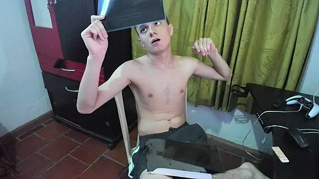 Snapshot of Waturox chatting on April 2026 10:31:02 PM Waturox online show from April 2026 10:31:02 PM