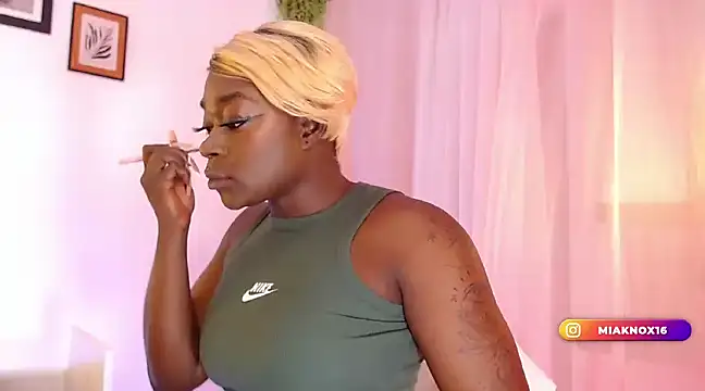 MiaKnox online show from January 2025 10:32:01 AM