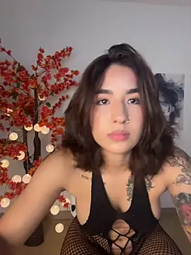 VictoriaHiill online show from May 2026 06:14:02 PM
