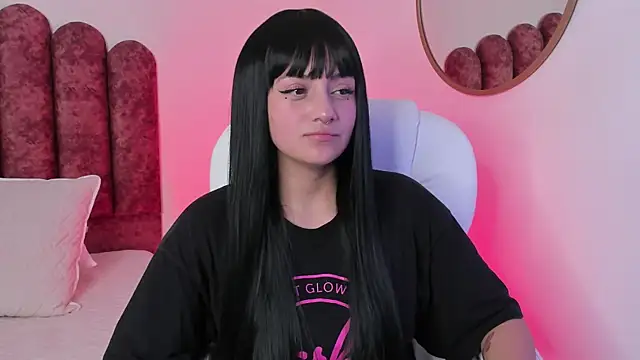 nahiapaws online show from December 2024 06:11:01 PM